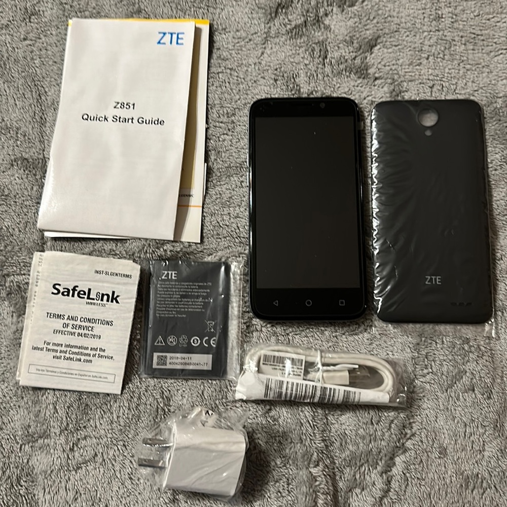 ZTE Z851 cell phone